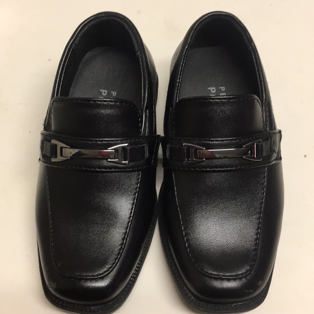 Baby dress shoes.